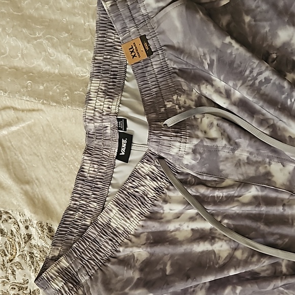 Vans XXL Vanphibian Shorts - Inseam 6" - Picture 2 of 9